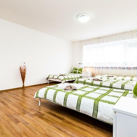Workers Apartment Am Wiener Platz Cologne Exterior photo