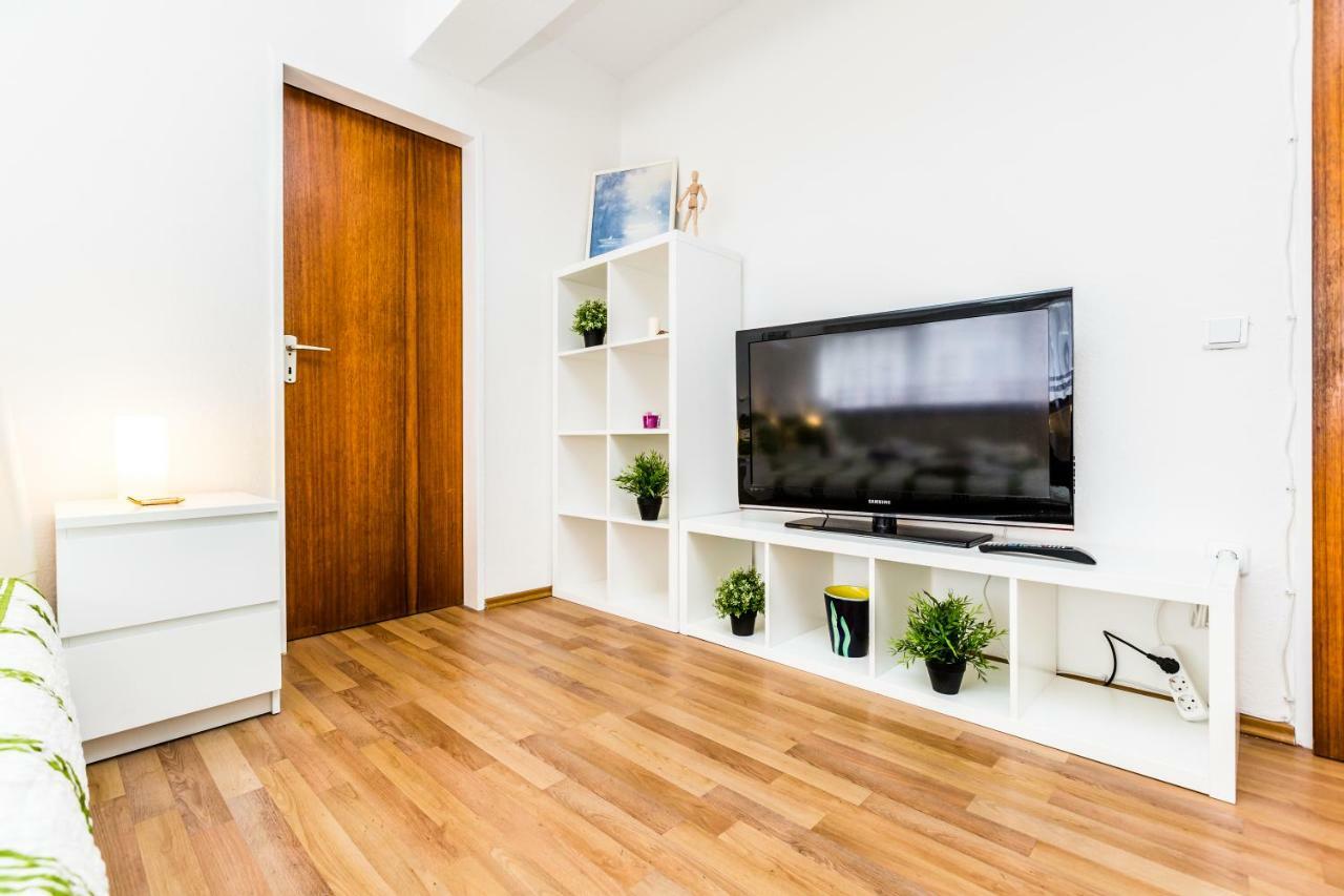 Workers Apartment Am Wiener Platz Cologne Exterior photo
